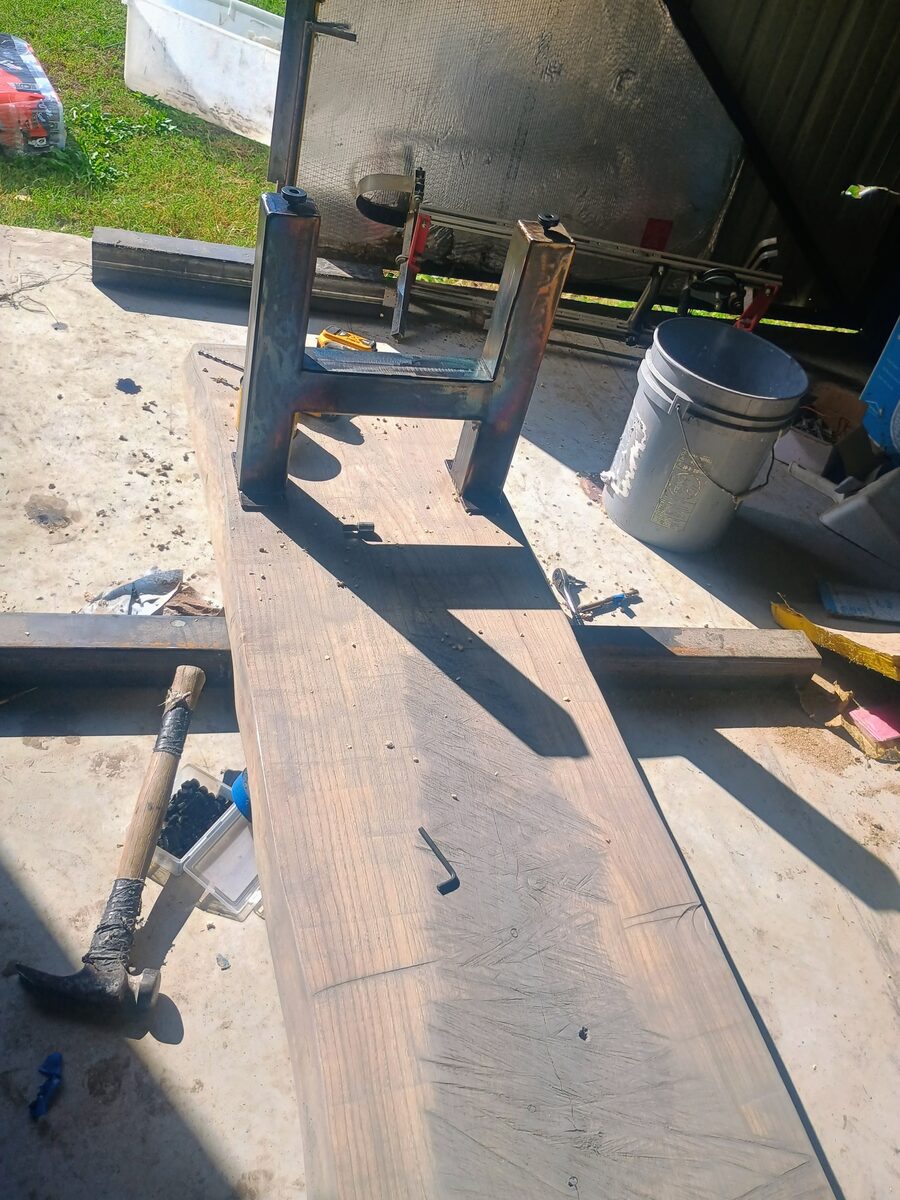 Full length of the bench with both leg sets attached