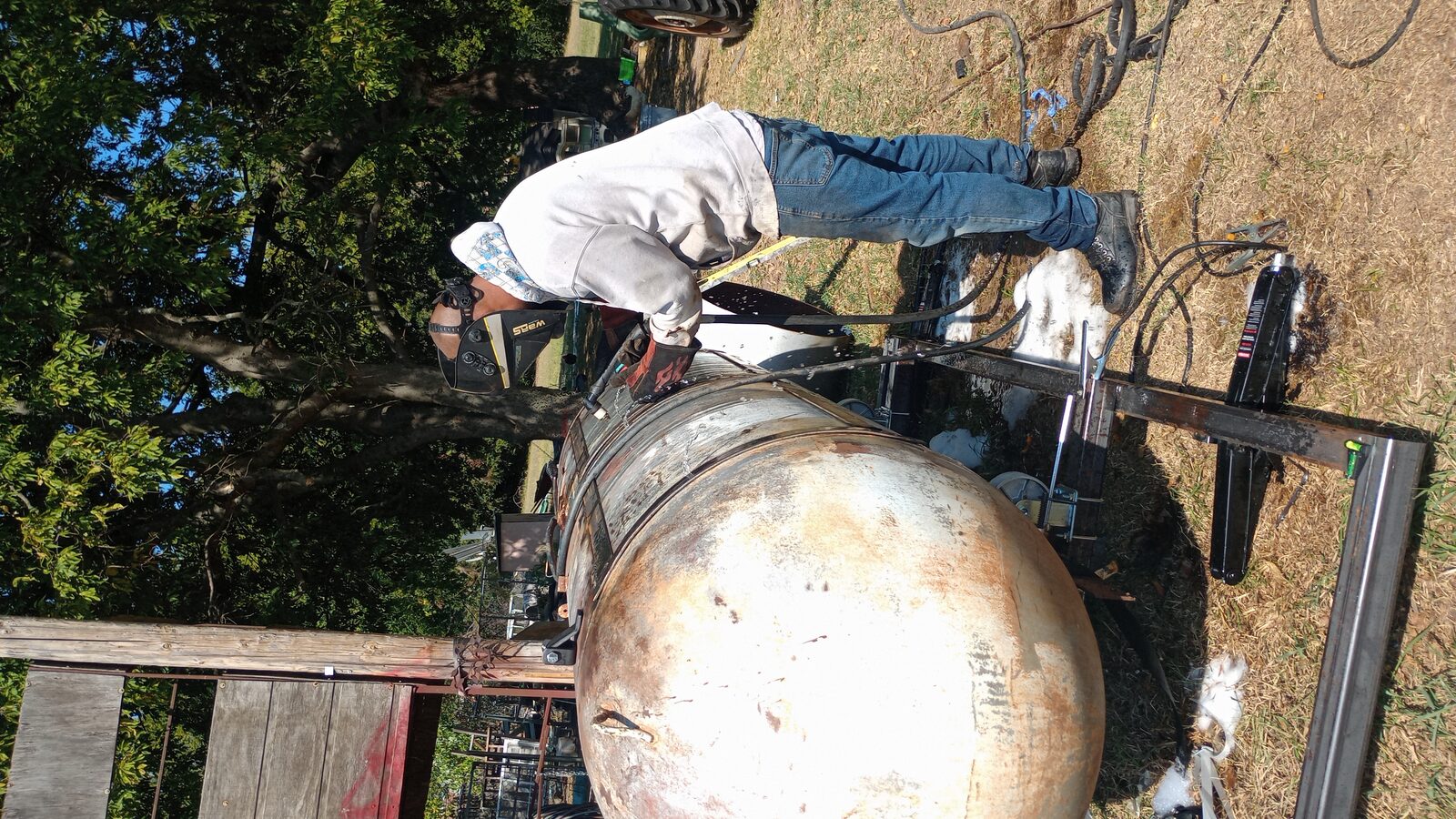 Working the seams on the tank body