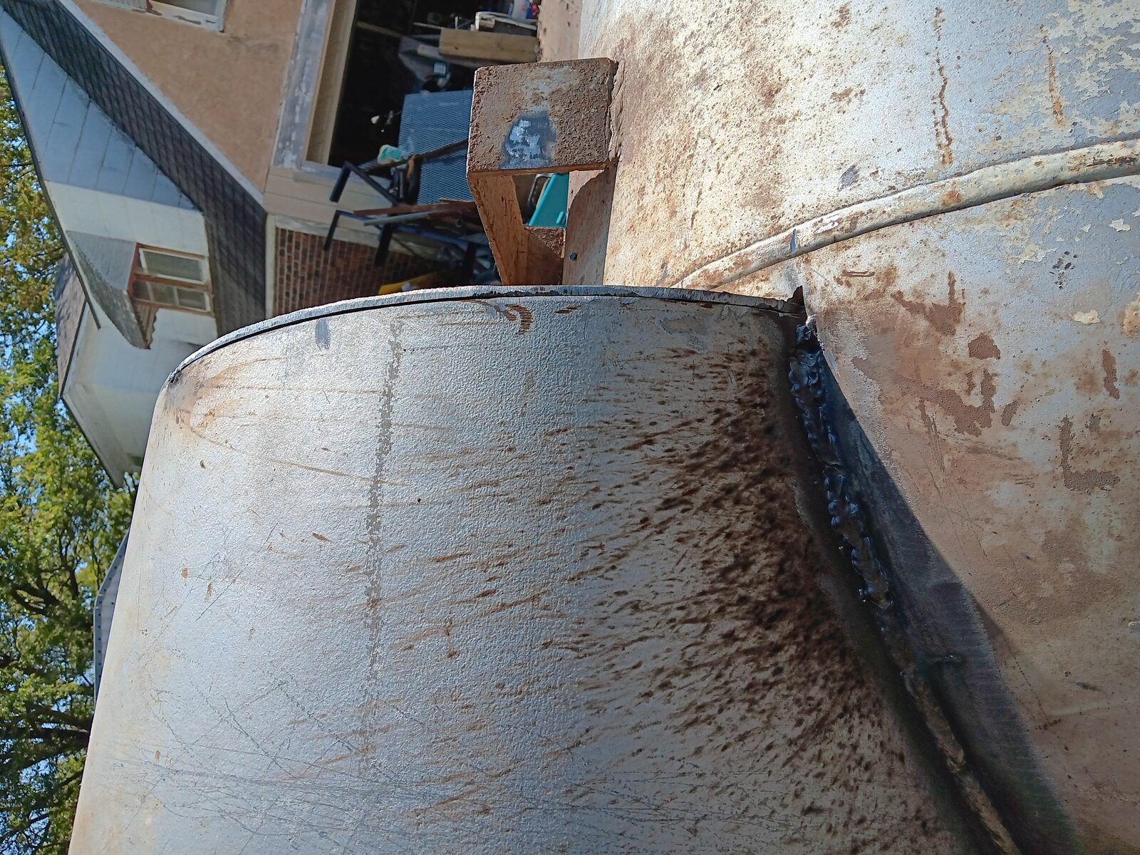 Chimney stub welded to the tank with clean bead